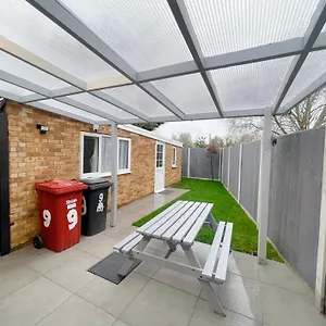 Holiday home Near London Heathrow, Slough,windsor,legoland, Colnbrook