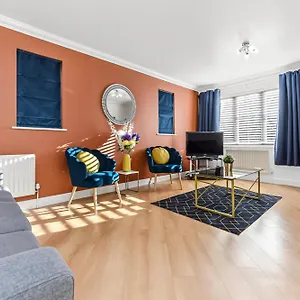 Holiday home The Woodlands, Shortstay, Ideal For Families, Relocation, Contractors, Travel, Horley